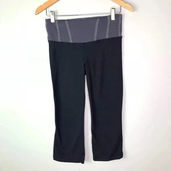 Lululemon wider leg Capri size 6 - Picture 1 of 4